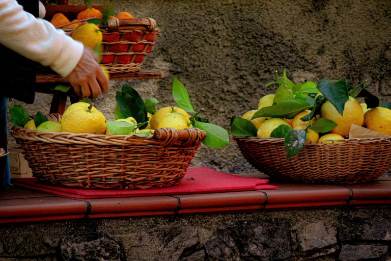 Fresh Lemons: Bright Bursts of Flavor and Energy 🍋✨